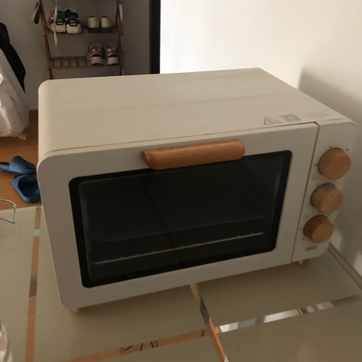 小宇青年烤箱 外表成色如图所示 因搬家转卖