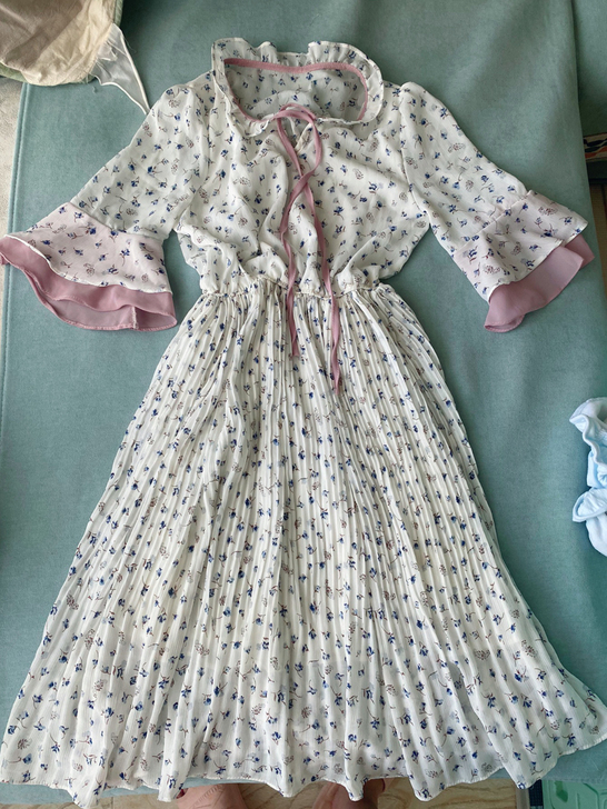 雪纺连衣裙,几乎全新,到膝盖。