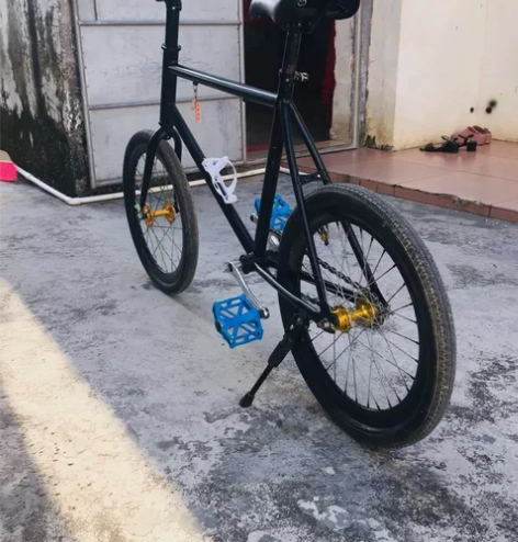 出一台全改死飞 配置自己看 成色大概九成新...