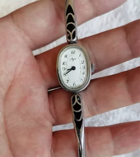 苏联女表 闪电牌手镯式手动机械表，一款非常...