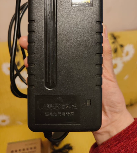 闲置电动车锂电充电器。都是48V的。有需要...