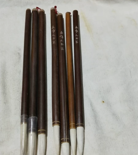 周虎臣毛笔,峰长5厘米左右一根看好老的10...