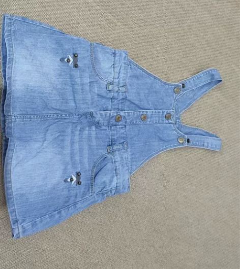 牛仔背带裙    110码 感兴趣的话点“...