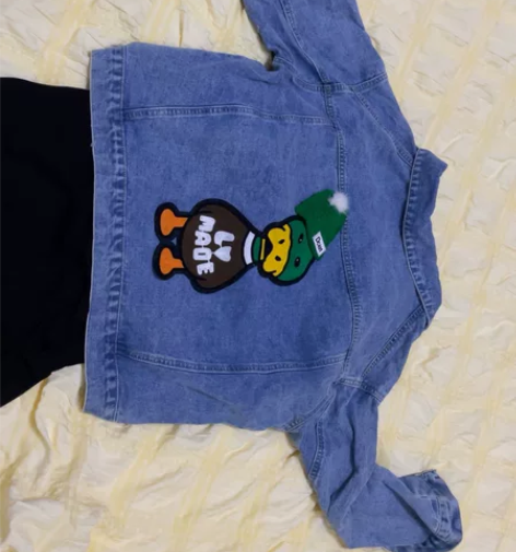 牛仔外套全新，均码，可搭配卫衣连帽休闲风，...