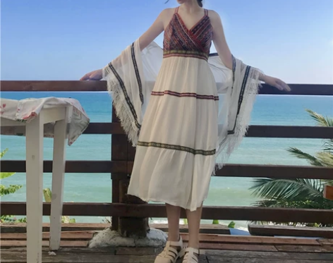 夏新款刺绣拼接超仙的民族风沙滩度假吊带裙+...