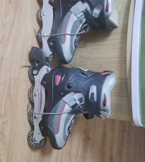 旱冰鞋,没穿过几次,诚心要可小刀。 感兴趣...