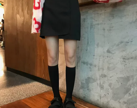 花田橱窗 黑色a字裙不规则港风裙子高腰显瘦...