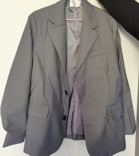 全新男士西装外套，只剪了吊牌，一次没穿过。...