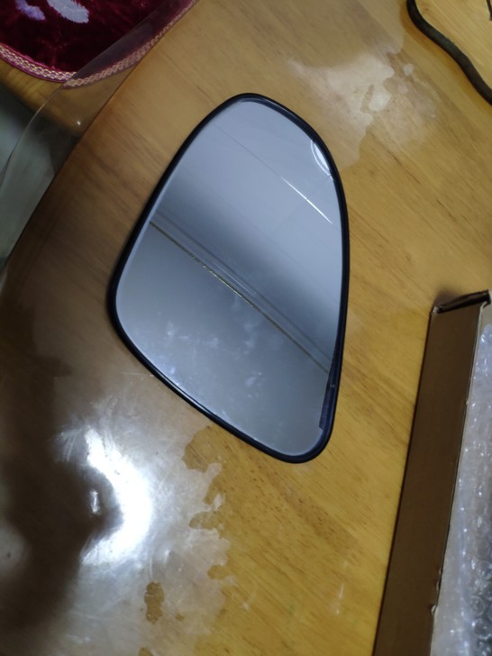 卡罗拉2018款原装加热后视镜，各有一个卡...