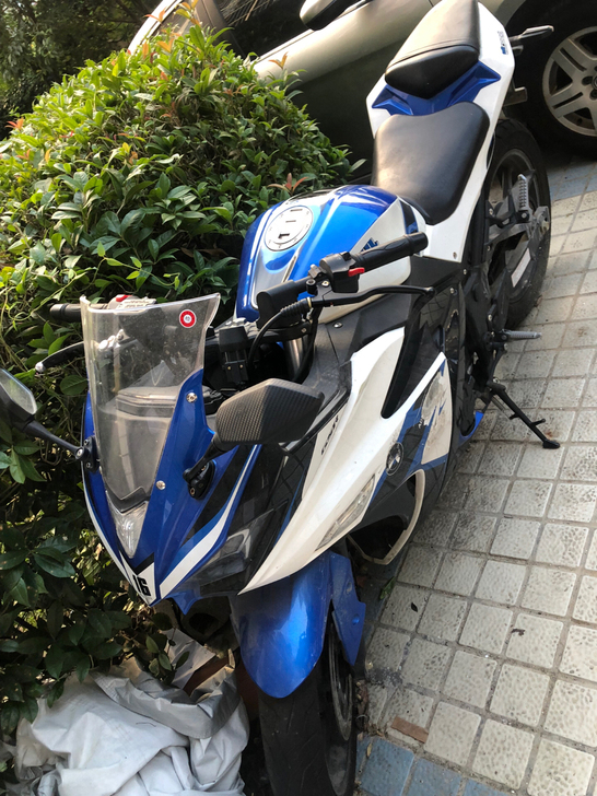 鹏城摩托车，转卖，买来也才骑了几次，摔了以...