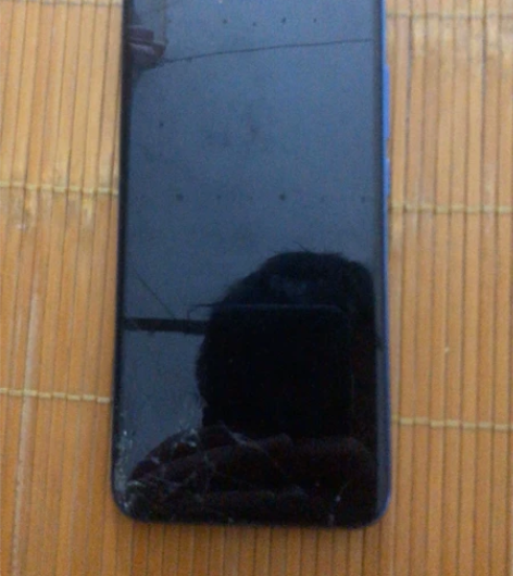 荣耀10 6+64 碎屏,其他功能正常