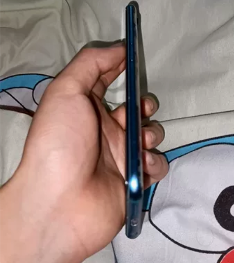 荣耀十，后盖如图，自定义伊拉克，尾插充电很...