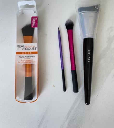 全新RT粉底刷+再送三个化妆刷 脱坑低价出...