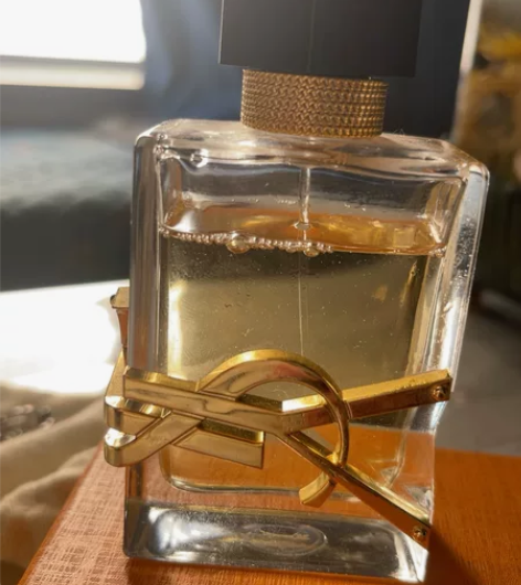 圣罗兰香水   买的用了三四次  不大喜欢...