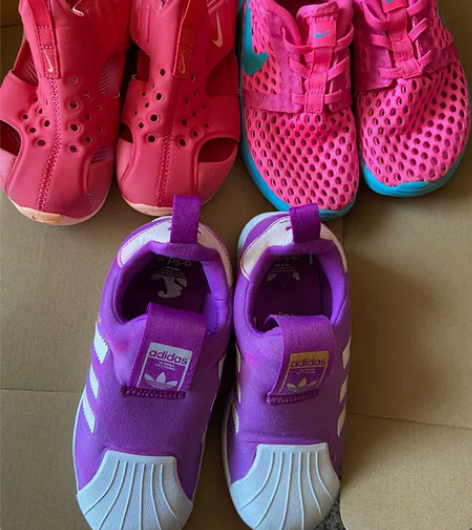 阿迪39一双,耐克39两双 感兴趣的话点“...