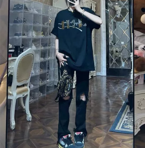 膝盖破洞毛边辣妹显瘦牛仔裤 XL码,码偏小...