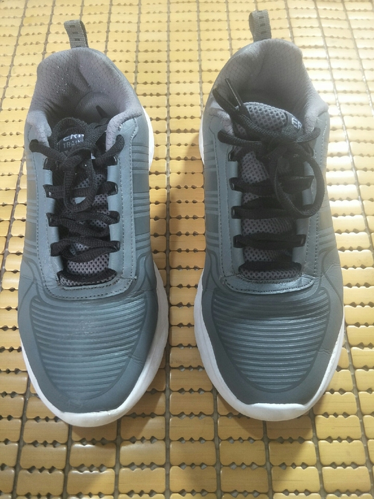 42码耐克休闲运动鞋  无瑕疵 无开胶 正...