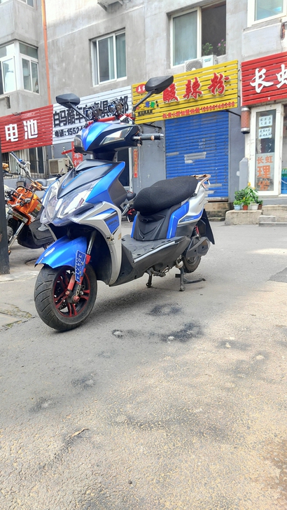 雷霆王前排空间大，射灯加装完毕空车1200...