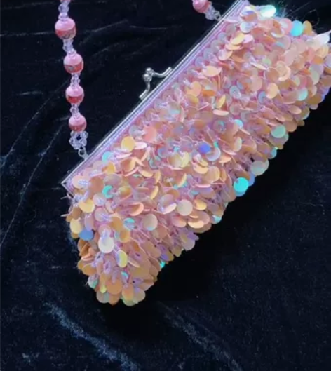 重工亮片包法式复古手提包 感兴趣的话点“我...