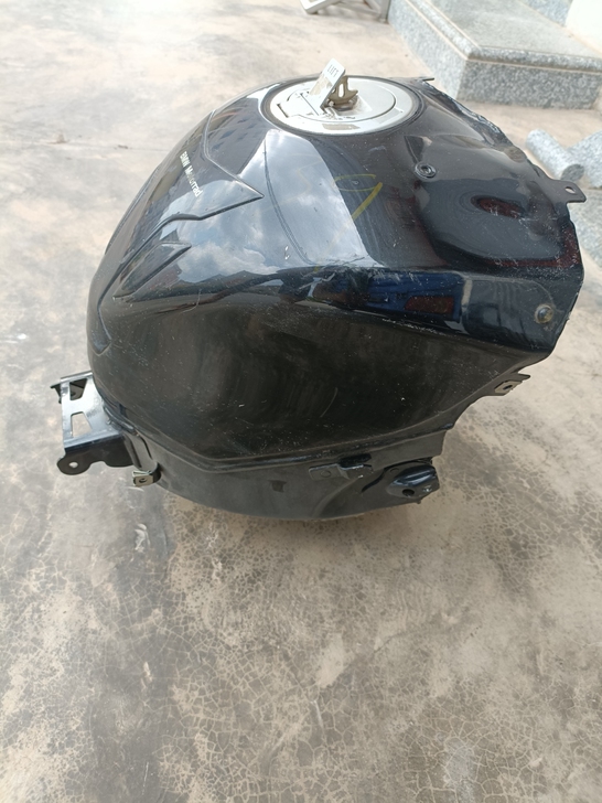 宝马S1000rr油箱