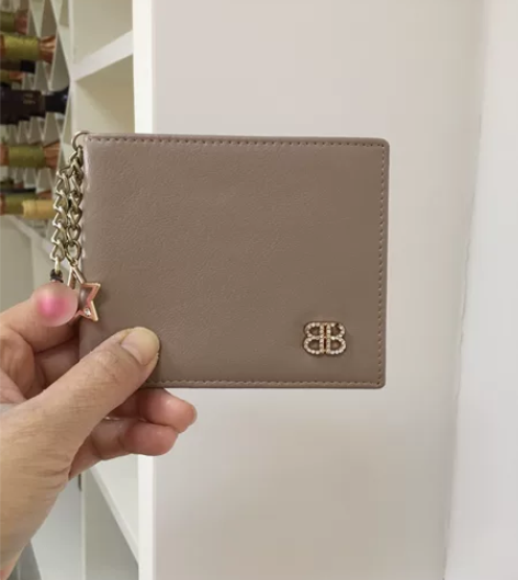 真皮钱包女士钱夹杏色短款全新特价包邮出 真...