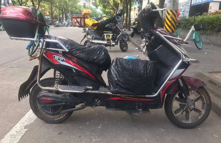出一辆电动车架，跑外卖用的，平时日常也在用...