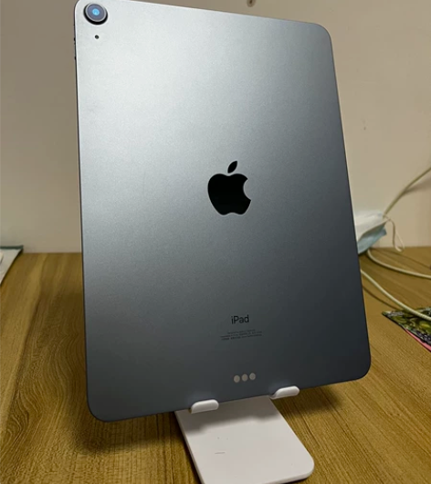 出iPad air 4天蓝色平板，个人自用...