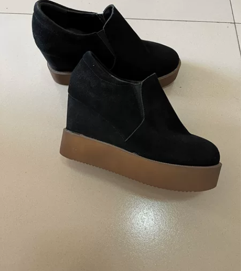 女款39码 绒面坡跟防水台厚底单鞋 跟高8...