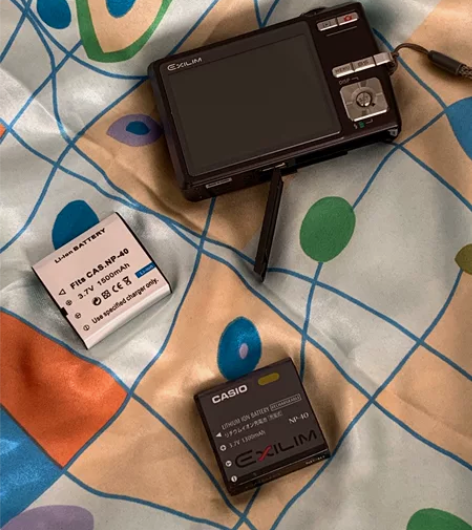 卡西欧ccd 上一年买的 全新  有一个电...