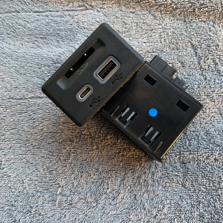 适用于全新一代 双USB接口，适用于：凯迪...