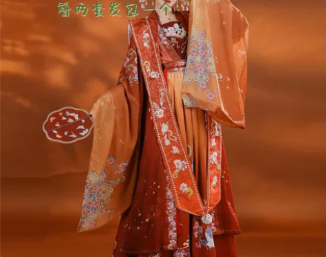 刚买的汉服和发簪发包，买汉服即送图片里这两...