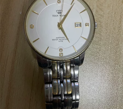 天王手表，朋友送的，平日没怎么戴，有意的戳...