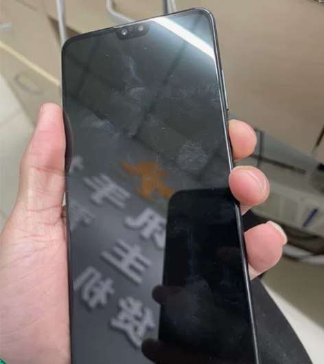 华为mate30 5g版本,边框轻微氧化...