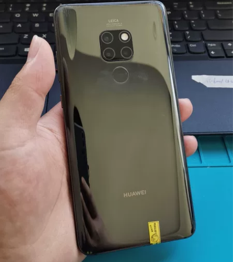 99新华为mate 20 6+128亮黑色...