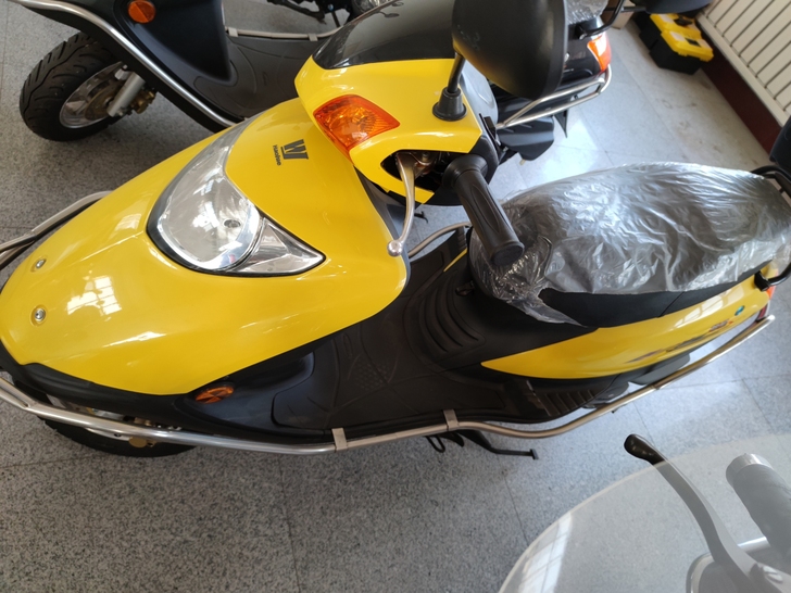 豪爵摩托车:全新