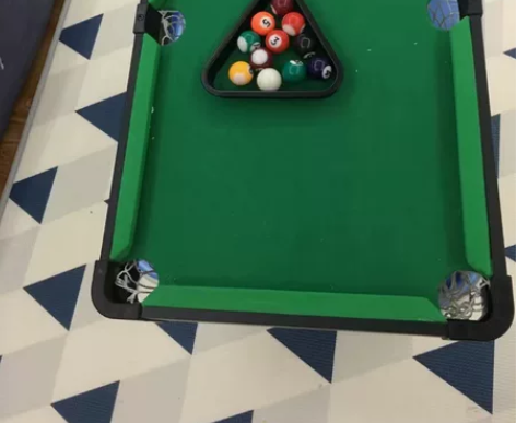 台球桌小型急出售，翻新房子 感兴趣的话点“...