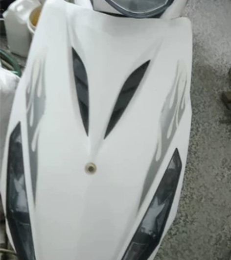 鬼火摩托车，喜欢的可以来，车旁边还有闪灯呦...