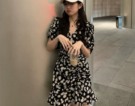 夏季裙子2020新款法式复古小雏菊连衣裙女...