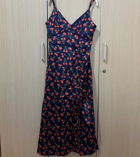 法式复古夏藏青色樱桃吊带连衣裙，肩带可调节...