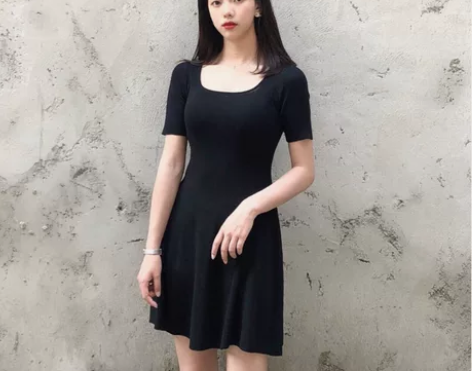 6IXTY8IGHT 68黑色方领泡泡袖连...