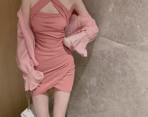 粉色吊带连衣裙夏季新款女装纯欲风高级感包臀...