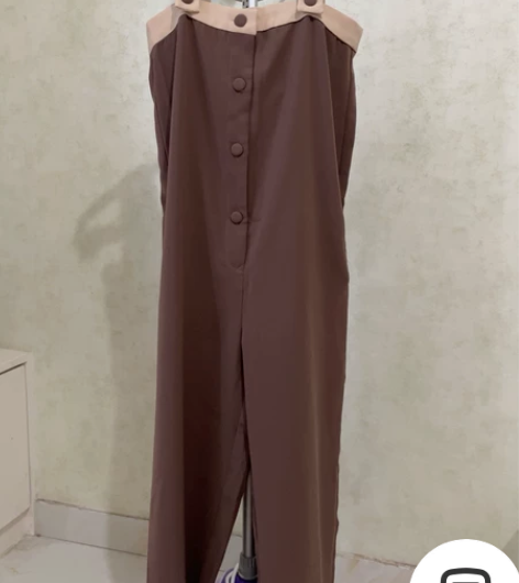 连体裤 西装面料 背后有设计感 可调节松紧...