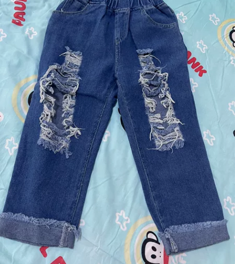 破洞牛仔裤,超级洋气 感兴趣的话点“我想要...