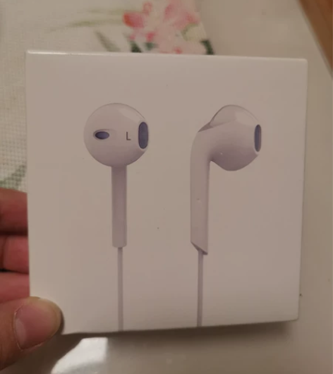 兰士顿有线耳机，一共有2付，30一副，打包...
