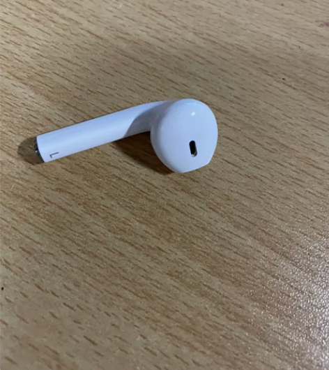 出唐麦w9，右耳丢失，还有一个耳机仓和左耳...