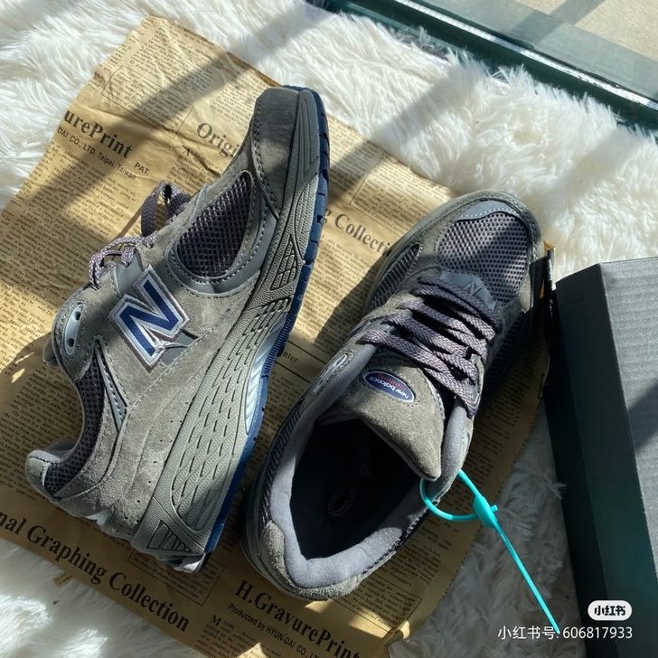 新百伦2002r，很百搭很复古的鞋子。