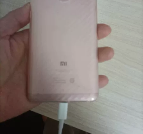 小米红米note5. 内存6+64g 成色...