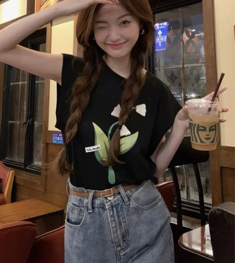 郁金香无袖背心，时尚休闲百搭 感兴趣的话点...