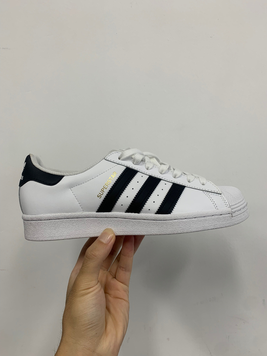 阿迪达斯Adidas 经典板鞋 320元...