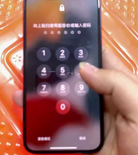 苹果12 黑色。128g内存。爱斯全绿。后...